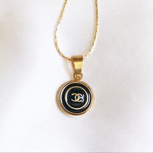 VINTAGE CHANEL Black & Gold Dainty Necklace